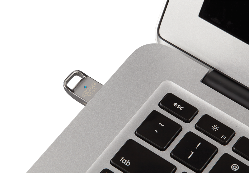 Флаш памет Corsair Voyager Vega USB 3.0 32GB, Ultra-Compact Low Profile USB Flash Drive, Zinc Alloy Housing, Plug and P